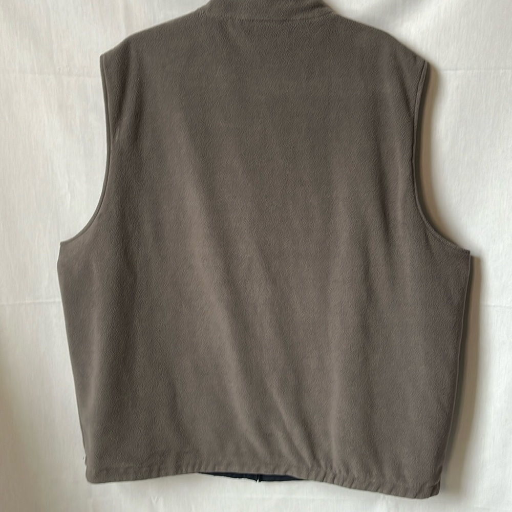 IZOD  Reversible Vest - Picture 4 of 11